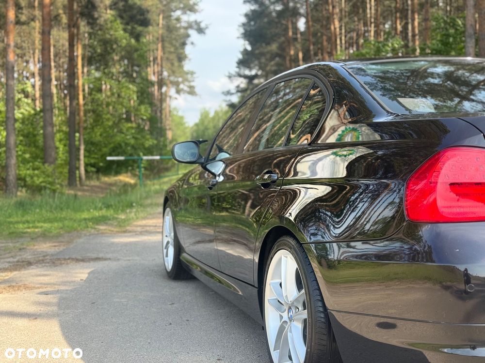 BMW Seria 3 320d DPF Edition Sport - 11