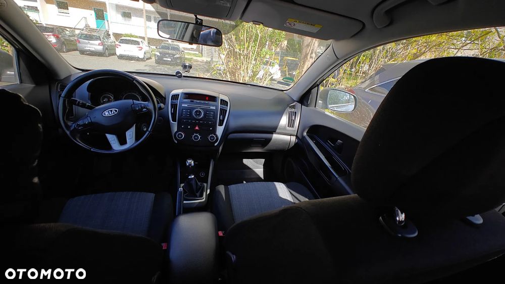 Kia Ceed - 16