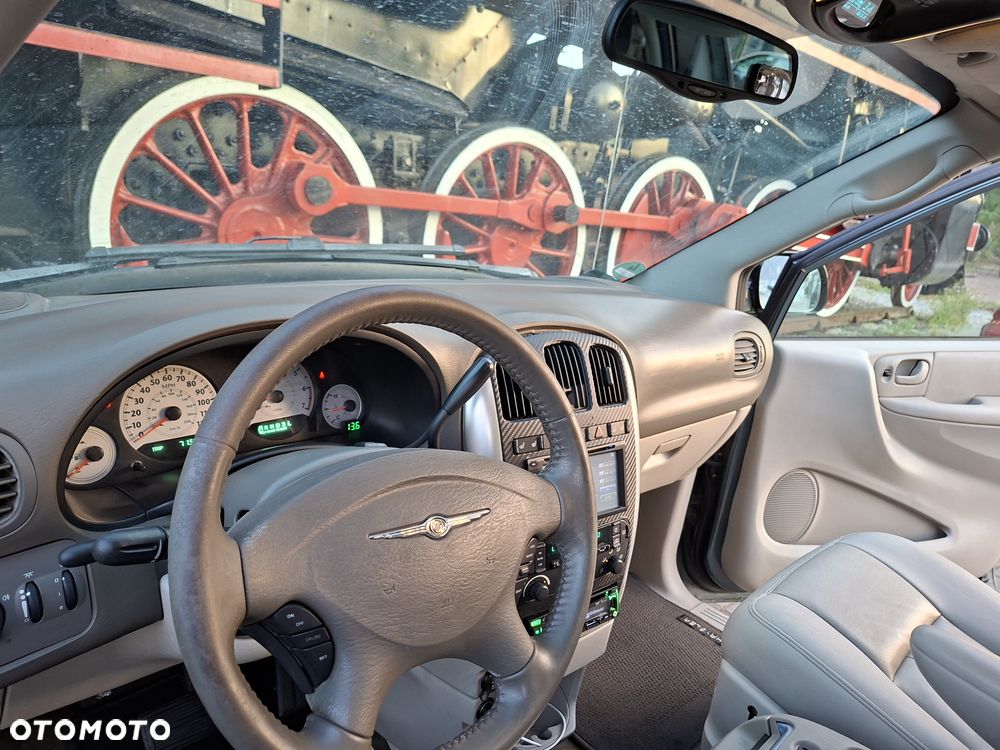 Chrysler Grand Voyager - 32