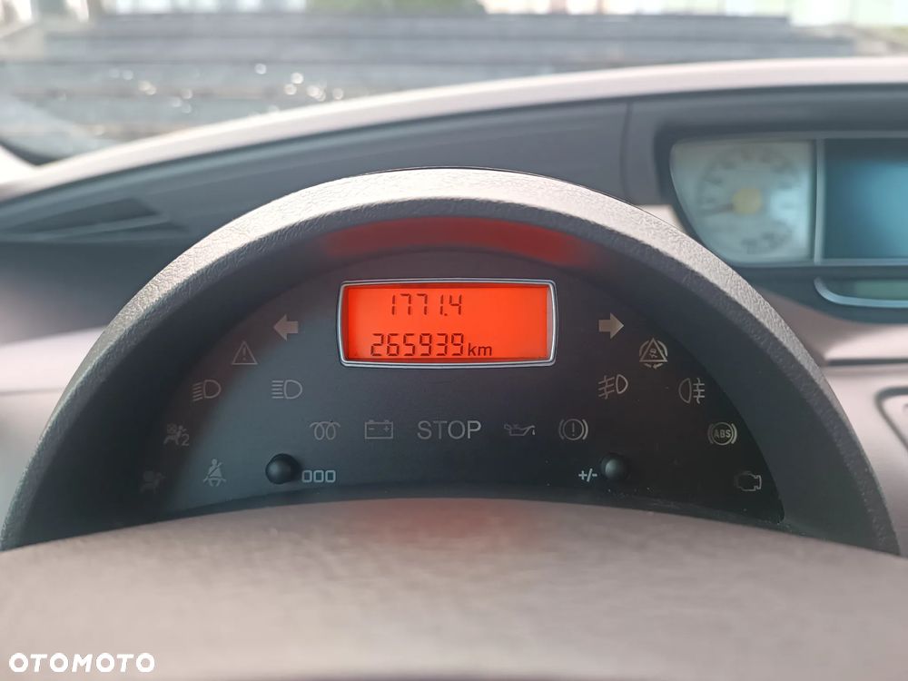 Peugeot 807 HDi 135 Premium - 19