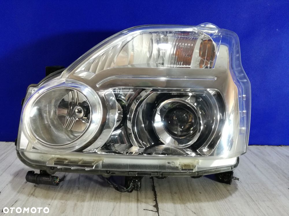 Nissan X-Trail T31 lampa reflektor przód lewa xenon Anglik 07/10 - 1