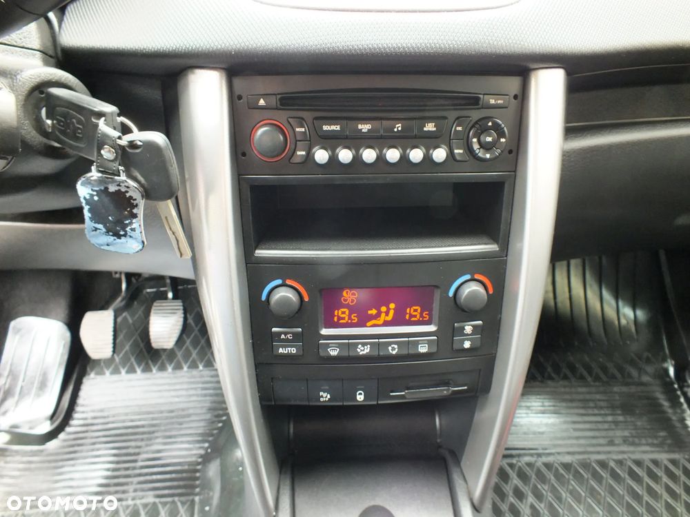Peugeot 207 - 8