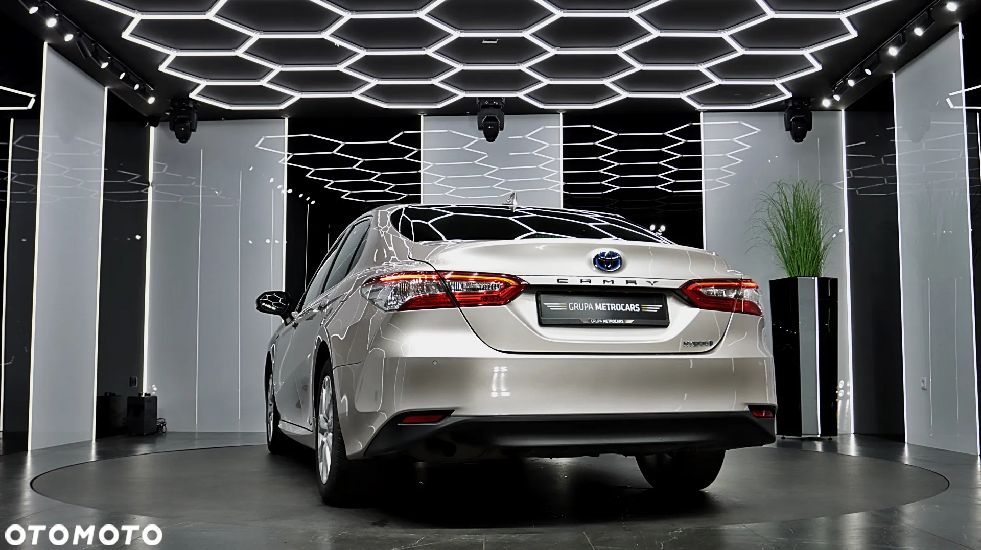 Toyota Camry 2.5 Hybrid Comfort CVT - 7