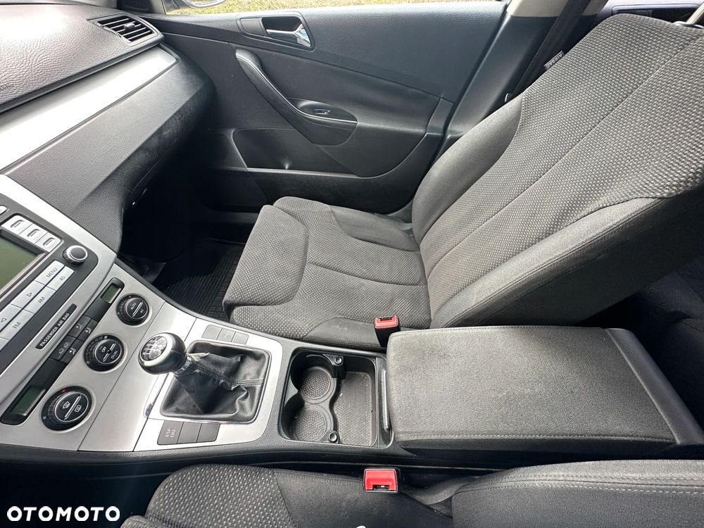 Volkswagen Passat - 11