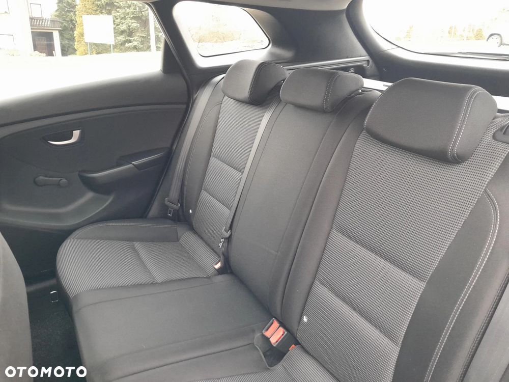 Hyundai i30 1.6 D Comfort - 16