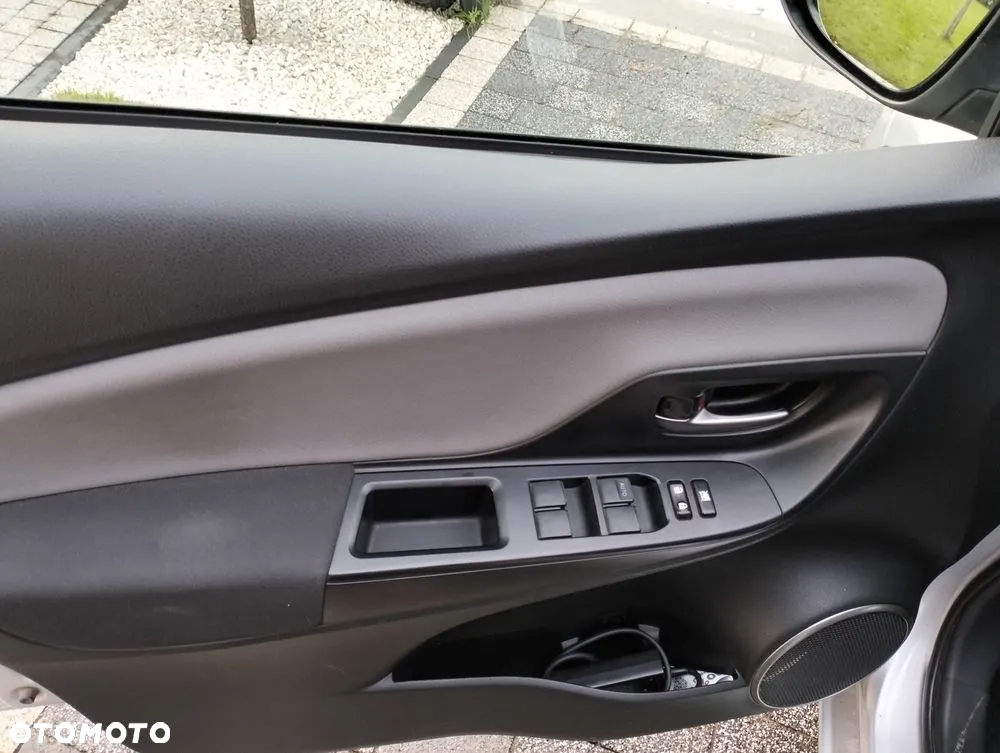 Toyota Yaris 1.0 Premium - 5