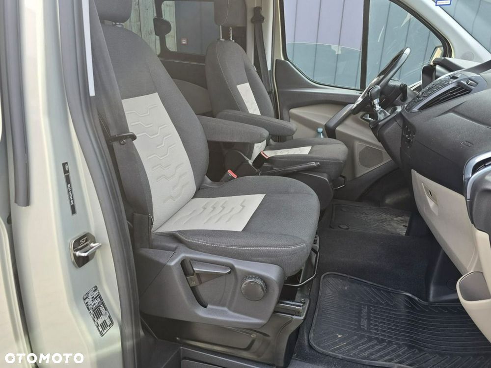 Ford Tourneo Custom - 20