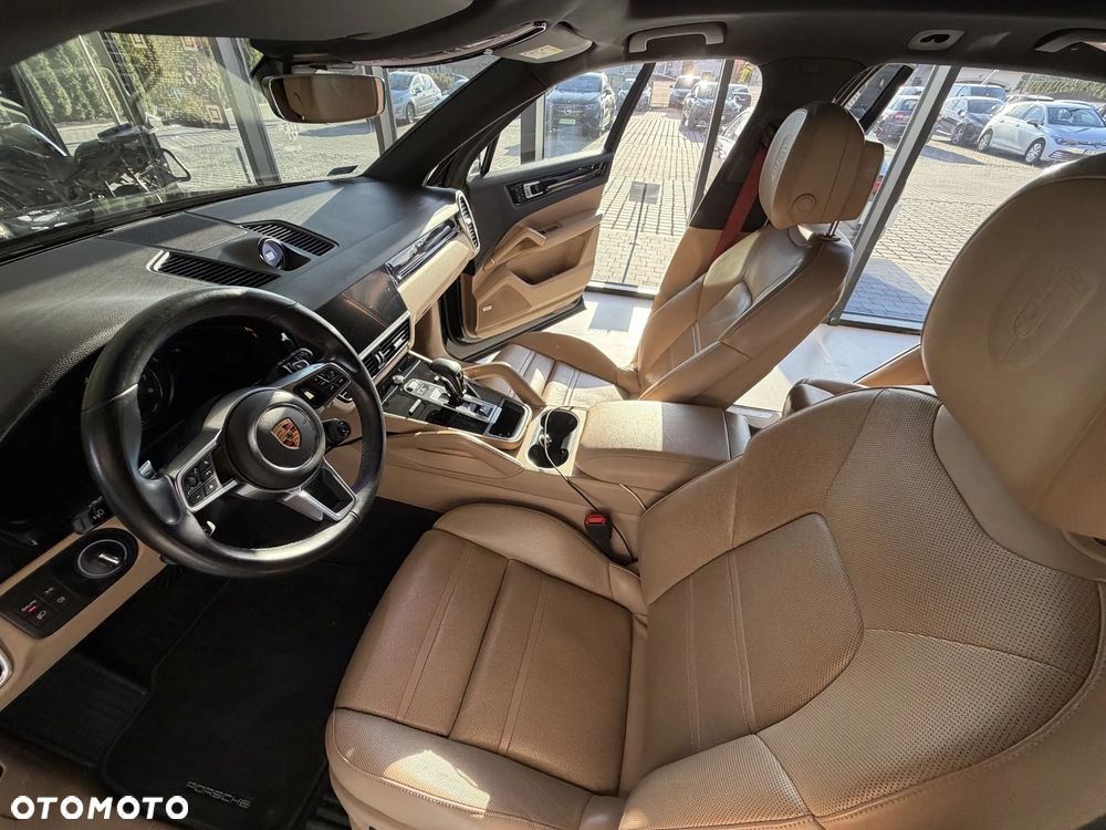 Porsche Cayenne - 18