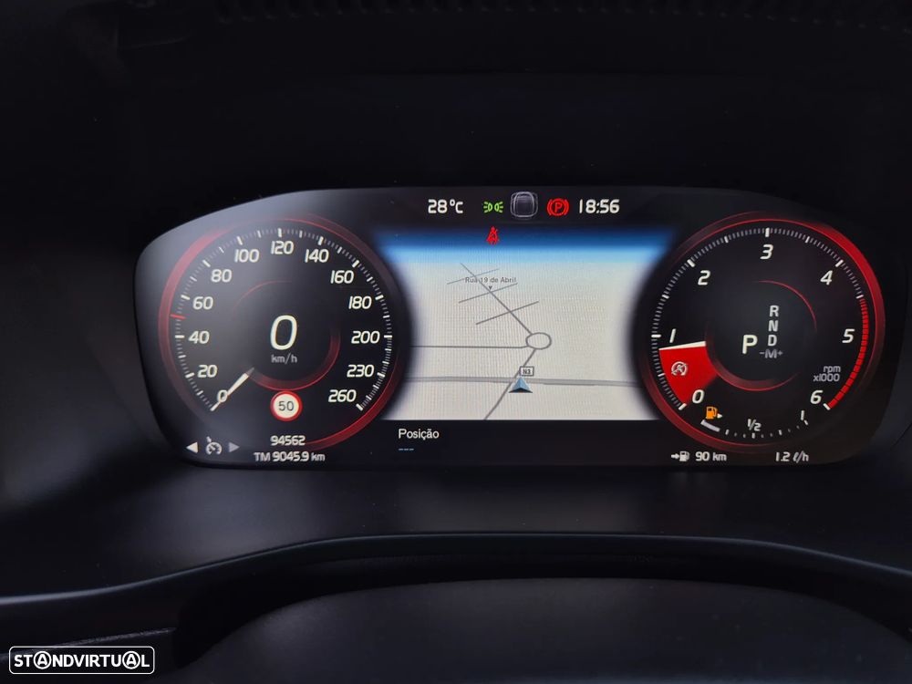 Volvo XC 40 2.0 D4 Momentum Plus AWD - 29