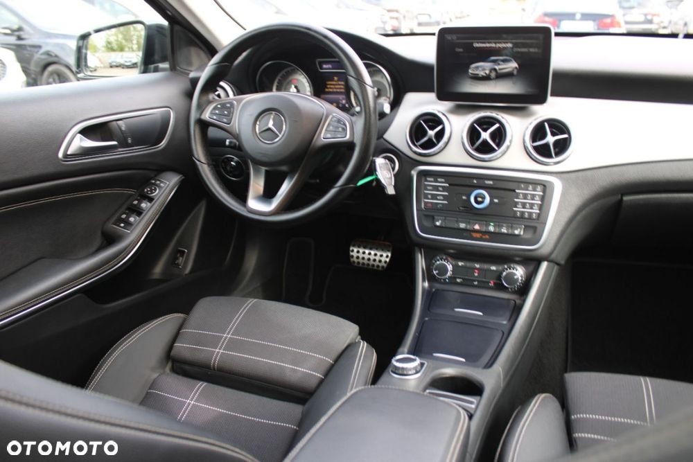 Mercedes-Benz GLA - 36
