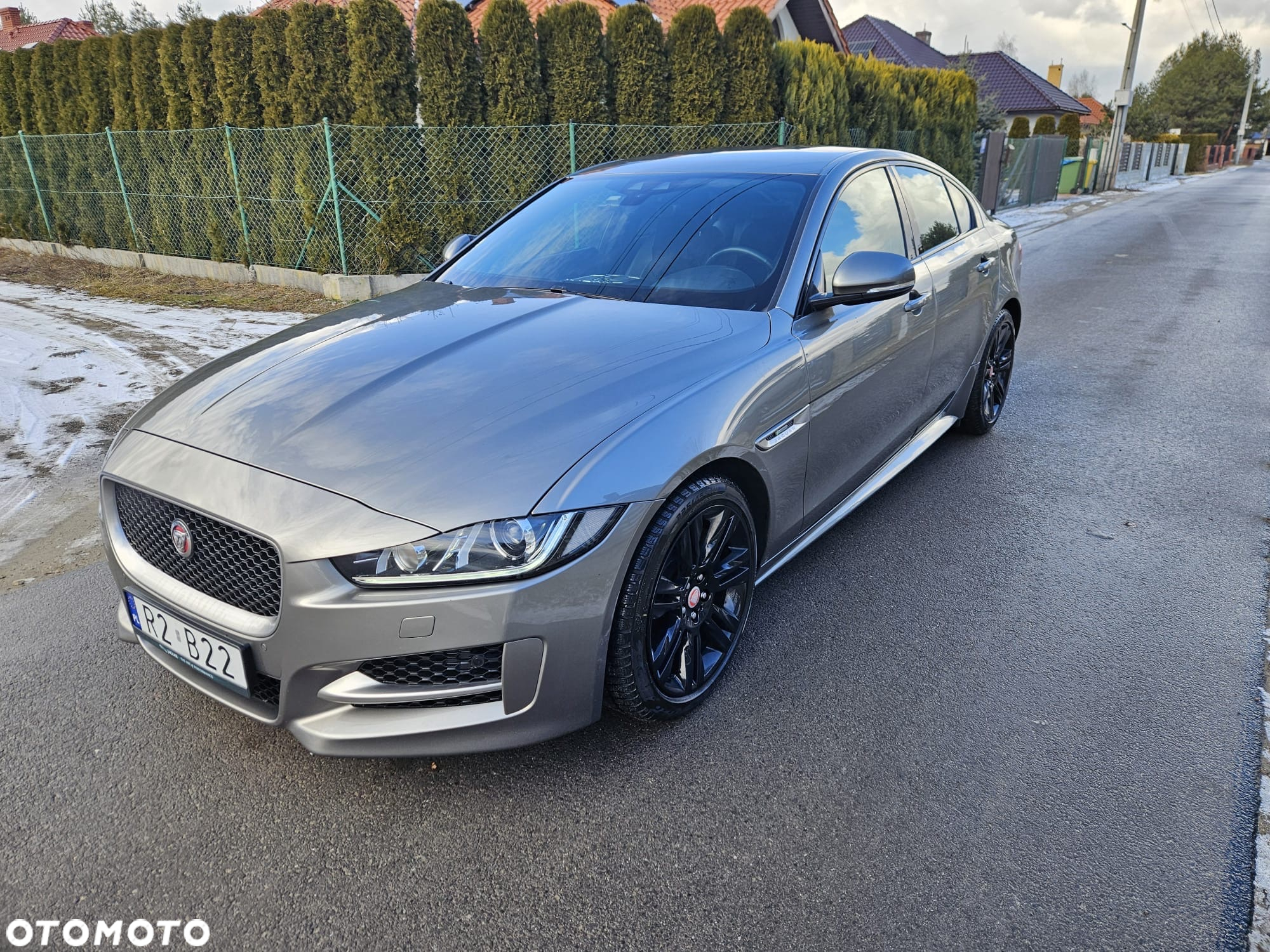 Jaguar XE 2.0 T R-Sport - 5
