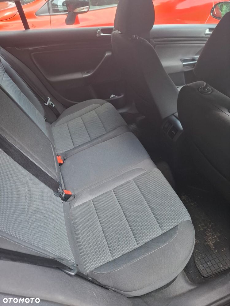 Volkswagen Golf 1.6 TDI Comfortline DSG - 5