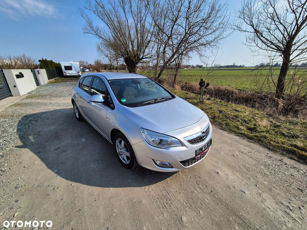 Opel Astra 1.6 Design Edition - 1