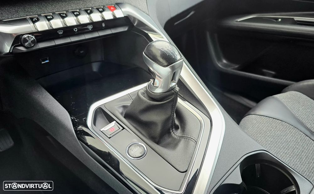 Peugeot 3008 1.2 PureTech Allure J18 - 24