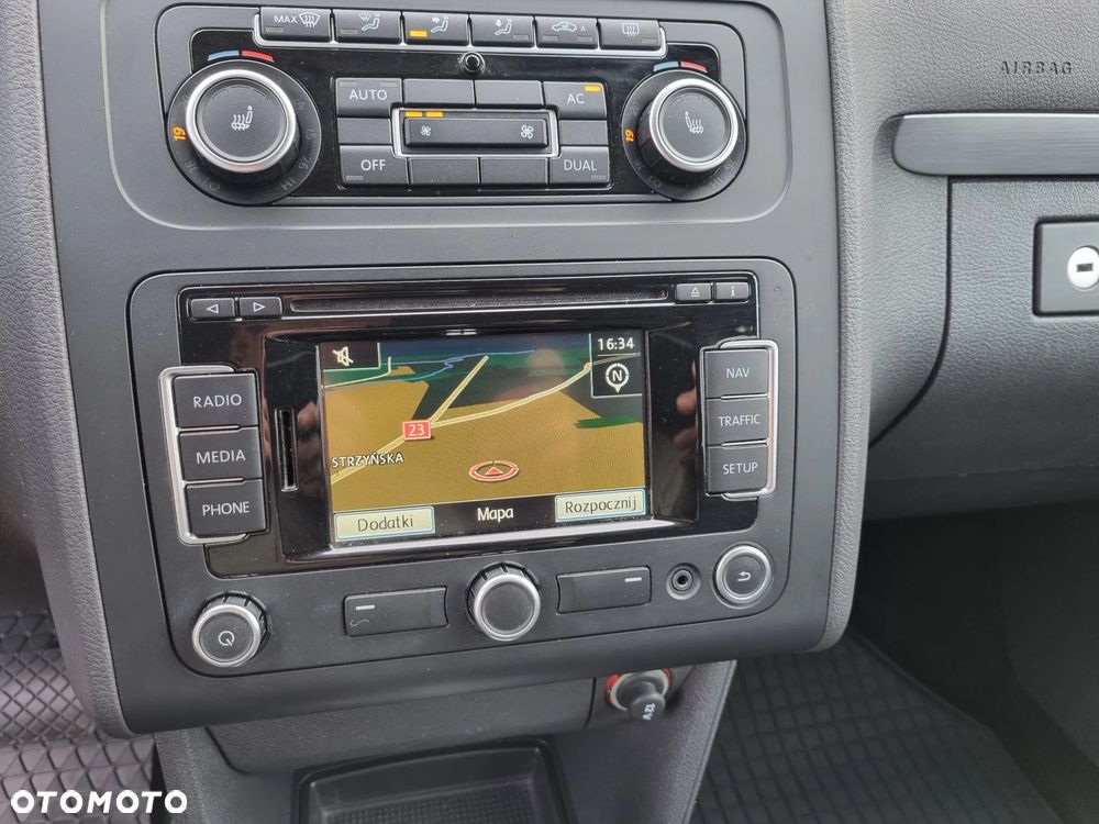 Volkswagen Touran 2.0 TDI DPF DSG STYLE - 16