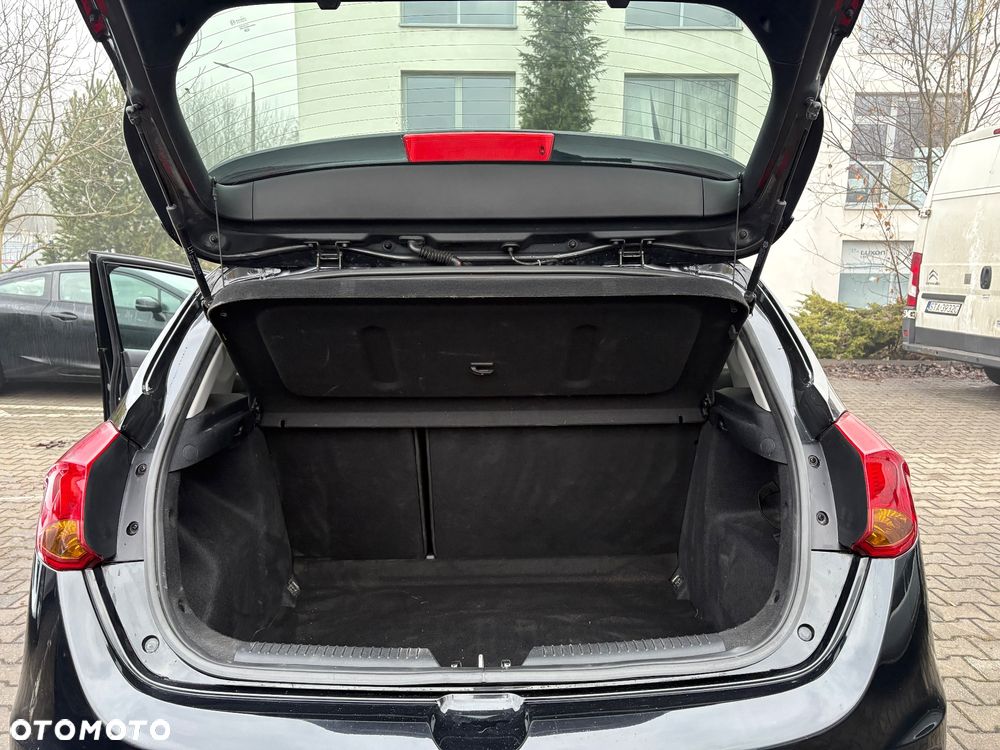 Kia Ceed 1.6 CRDi 136 ISG Dream Team Edition - 8