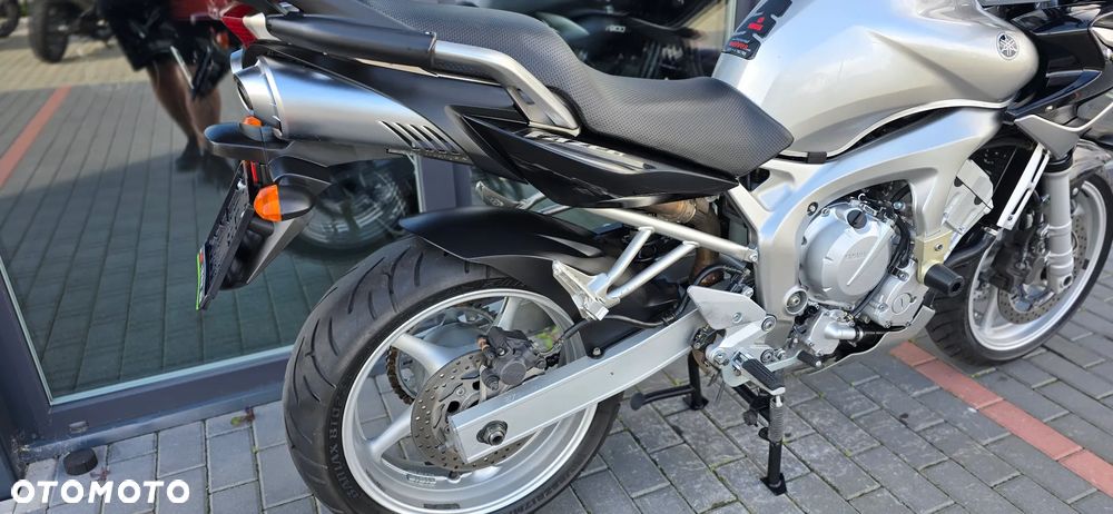 Yamaha FZ6 - 15