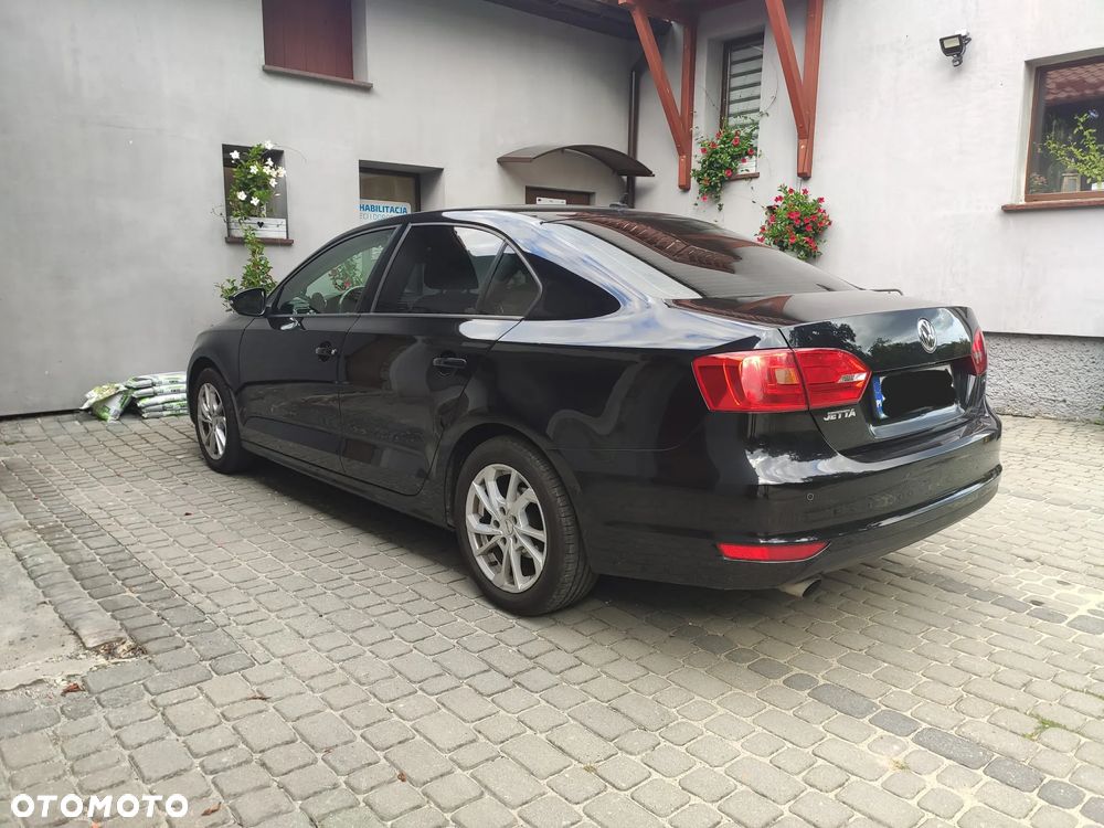 Volkswagen Jetta 1.6 TDI Comfortline - 4