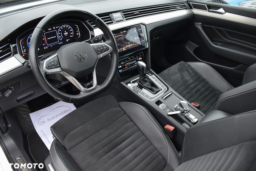 Volkswagen Passat 2.0 TDI SCR DSG 4Motion Elegance - 19