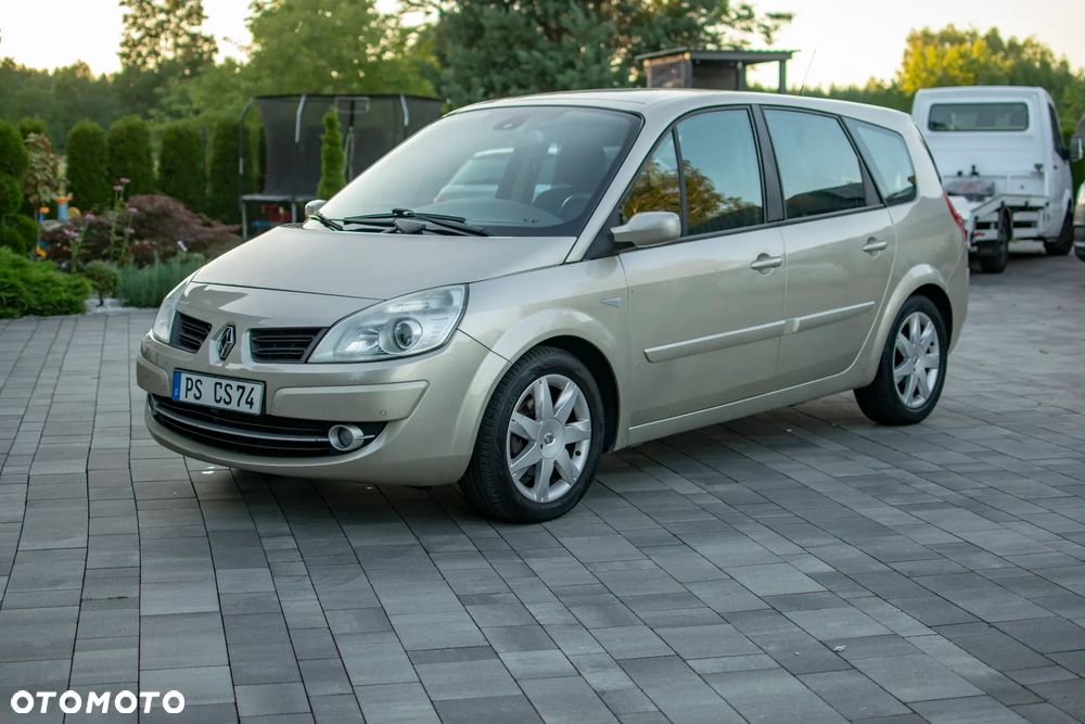 Renault Grand Scenic - 33