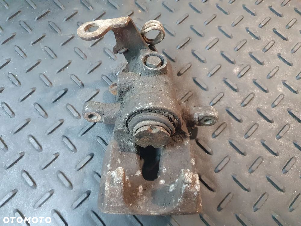 ZACISK LEWY TYŁ FIAT STILO 1.6 16V - 3