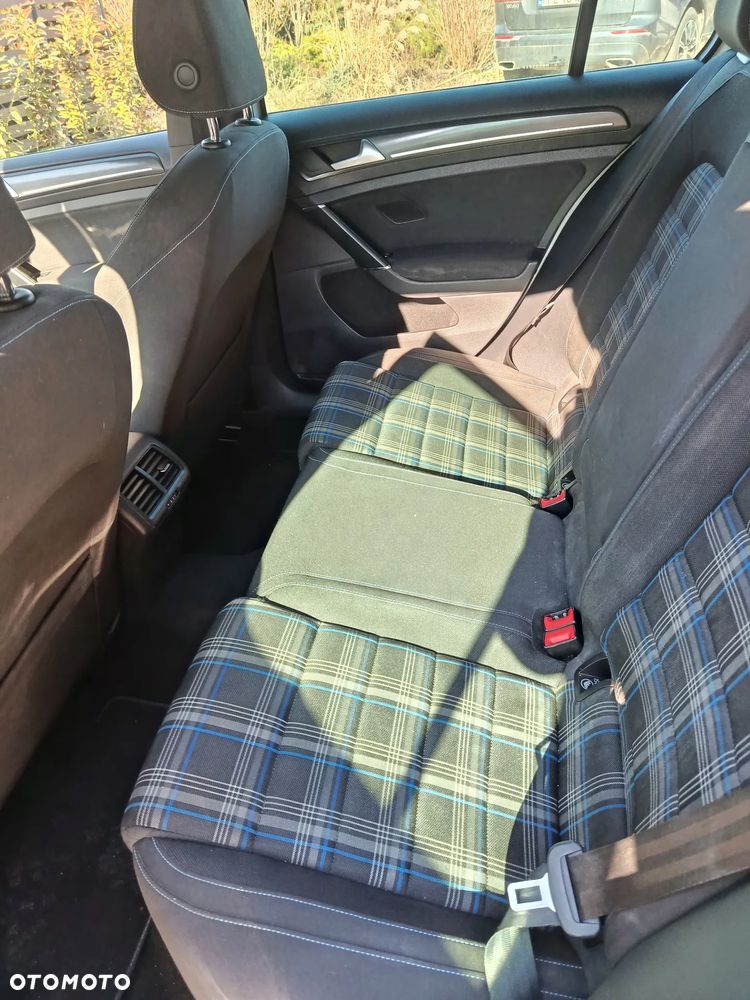 Volkswagen Golf - 12