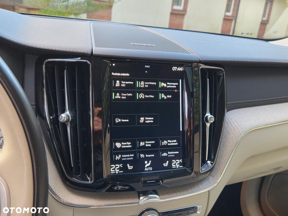 Volvo XC 60 B4 D AWD Essential - 22