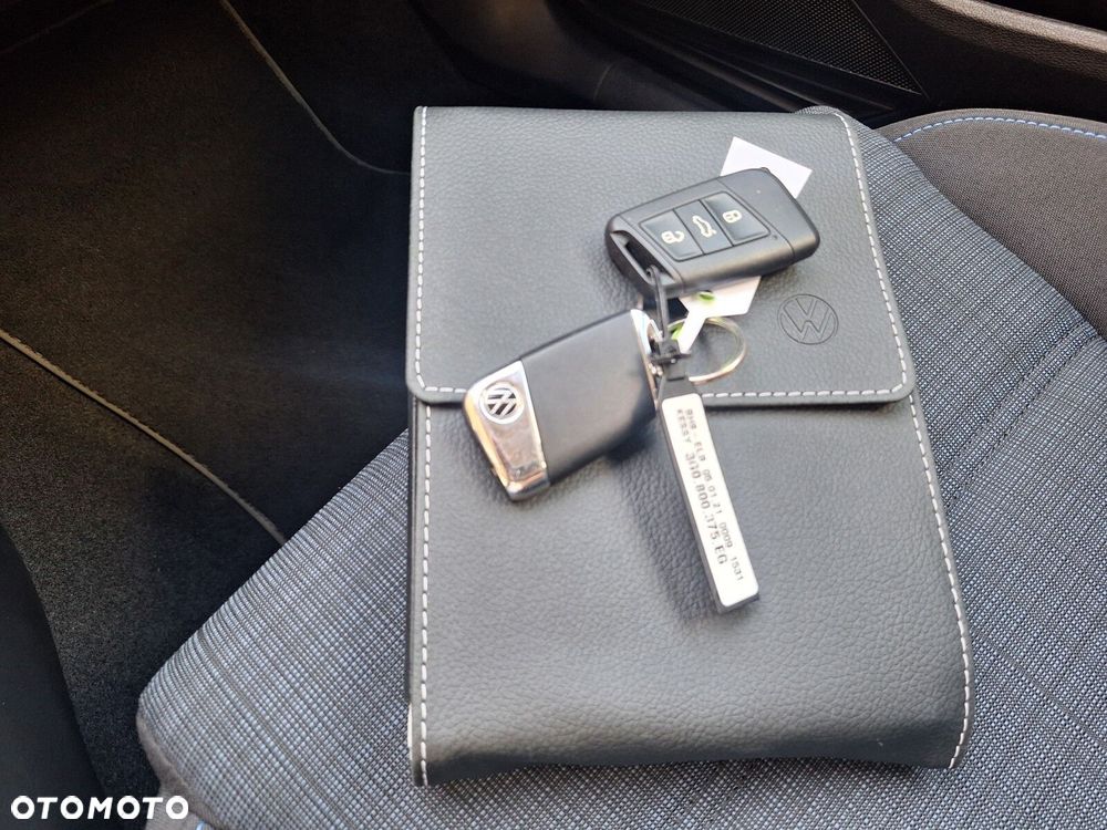 Volkswagen Passat - 37