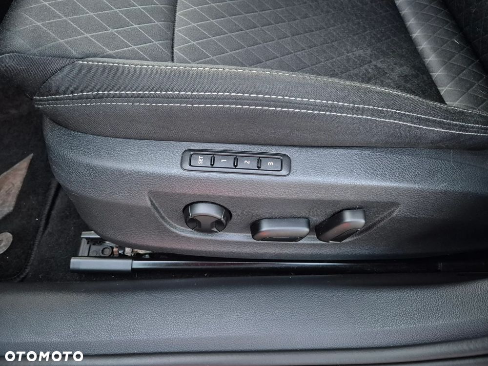 Skoda Superb 2.0 TDI Premium Edition - 37