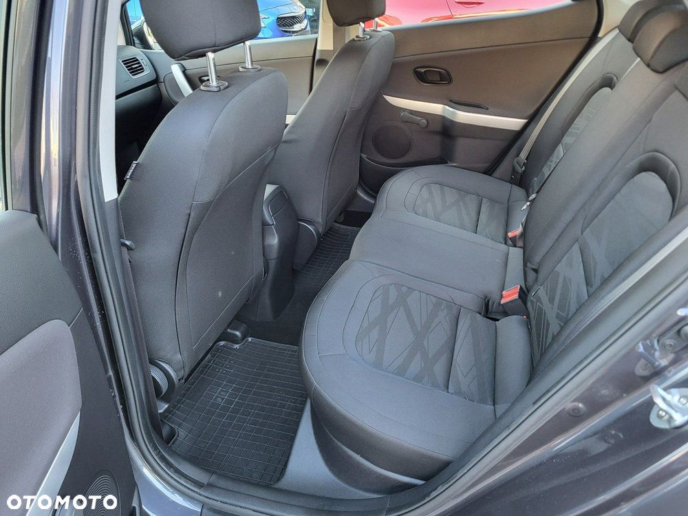 Kia Ceed - 16