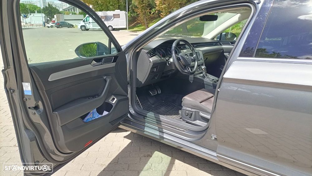 VW Passat Variant 1.6 TDI Confortline DSG - 16