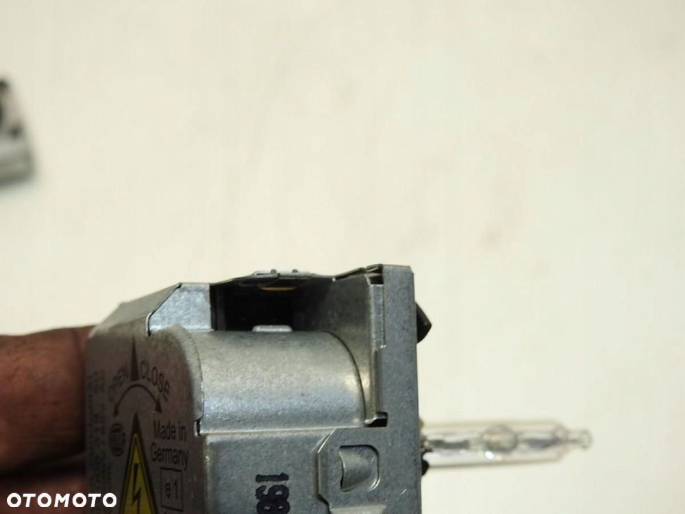 CEWKA ZAPŁONNIK XENON AUDI A6 C6 5DD 008 319-50 - 4