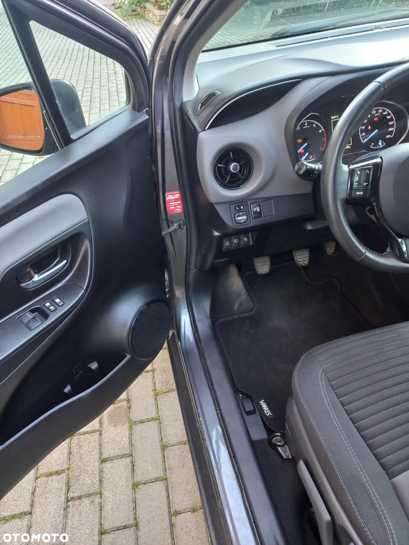 Toyota Yaris 1.0 VVT-i Team Deutschland - 7