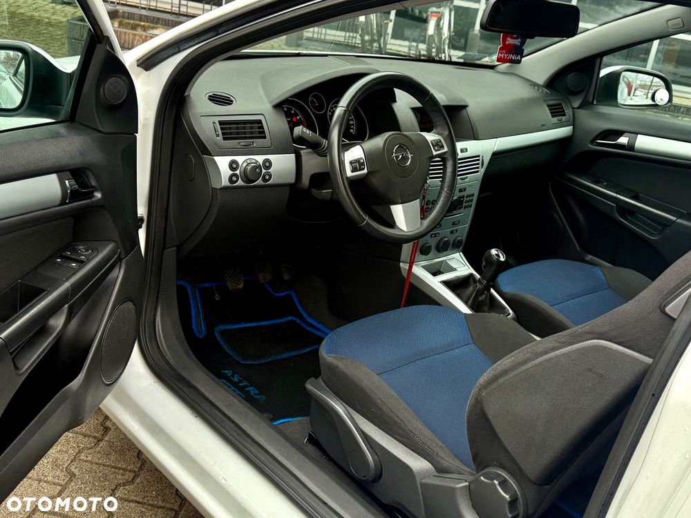 Opel Astra 1.6 Black&White - 6