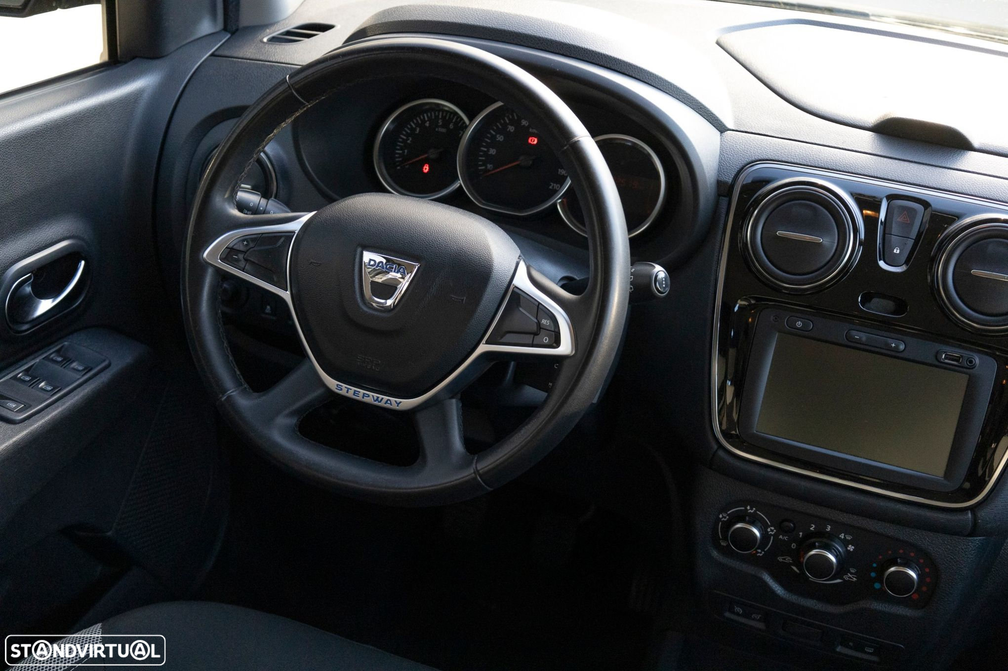 Dacia Lodgy 1.5 Blue dCi Stepway 7L - 8