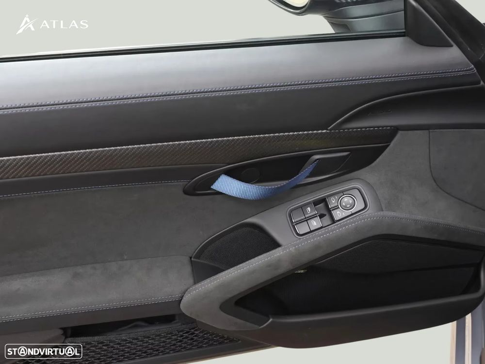 Porsche 718 Cayman GT4 RS - 23