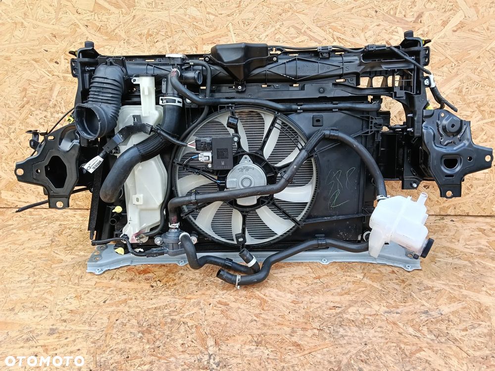 zderzak pas przedni belka błotnik chłodnice lampy Toyota Yaris IV 1.5 Hybrid - 18