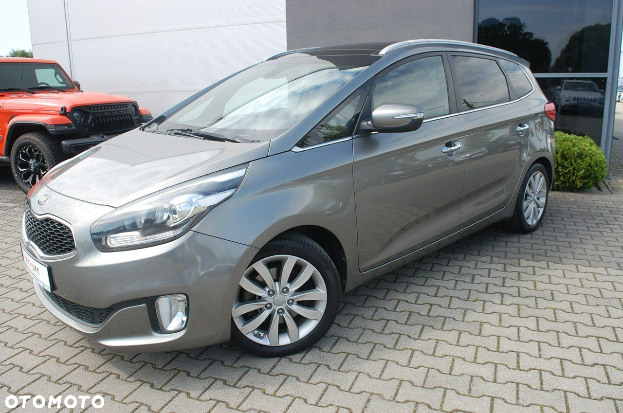 Kia Carens - 16