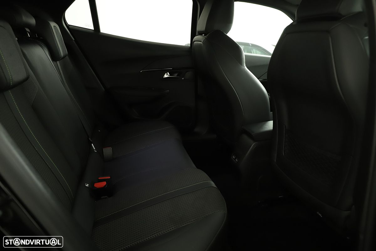 Peugeot 2008 1.2 PureTech GT EAT8 - 23