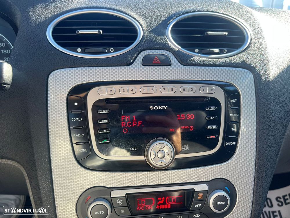 Ford Focus SW 1.6 TDCi Titanium - 32