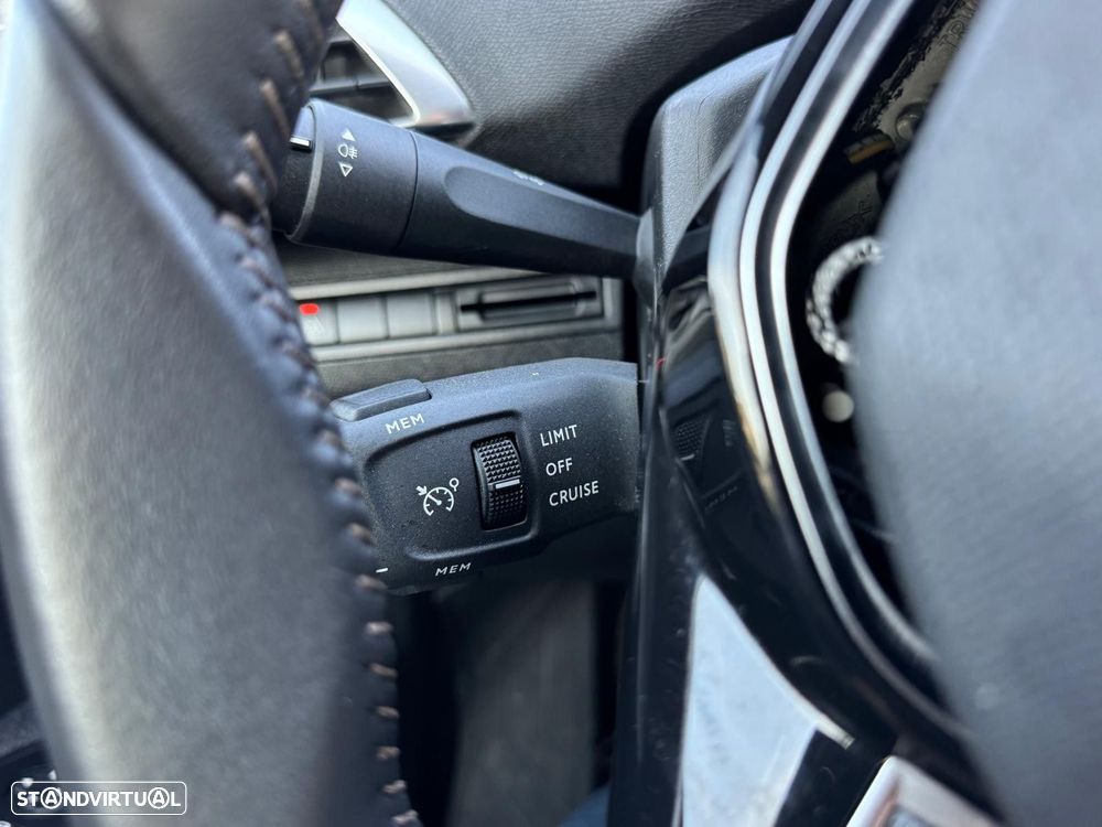 Peugeot 3008 1.2 PureTech Allure - 22