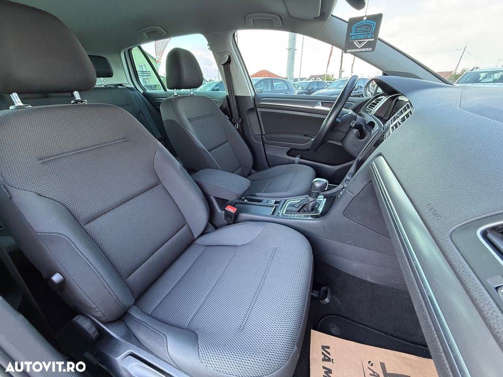Volkswagen e-Golf - 22
