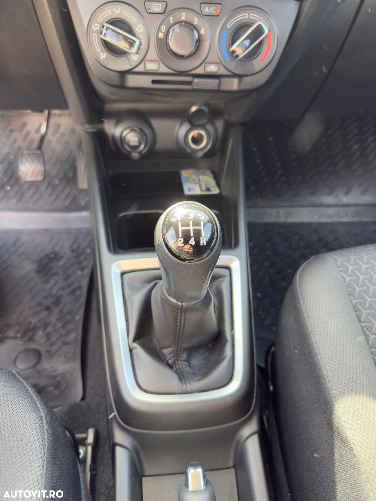 Suzuki Swift 1.2 Dualjet 12V MHEV CVT Passion - 10