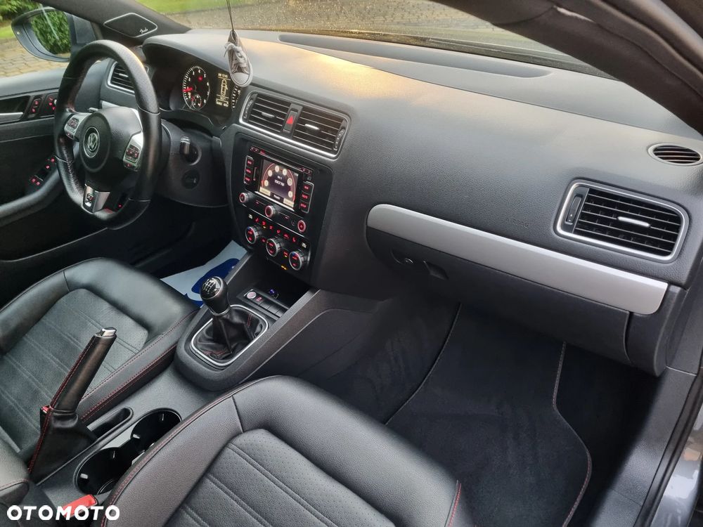 Volkswagen Jetta - 18