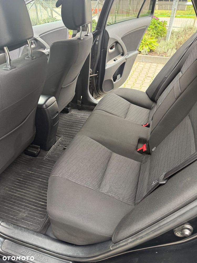Toyota Avensis - 12