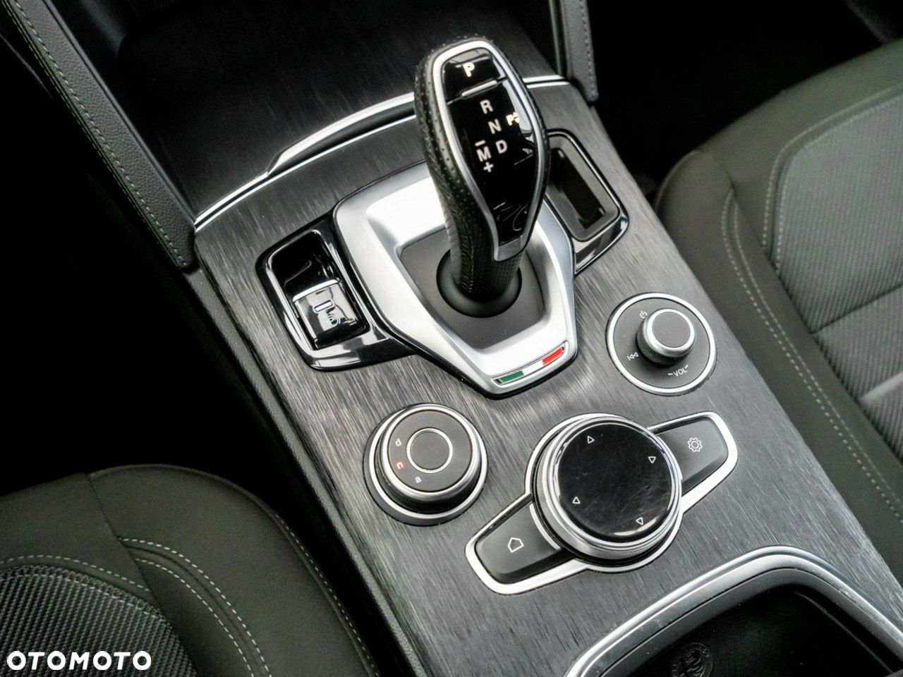 Alfa Romeo Stelvio - 25