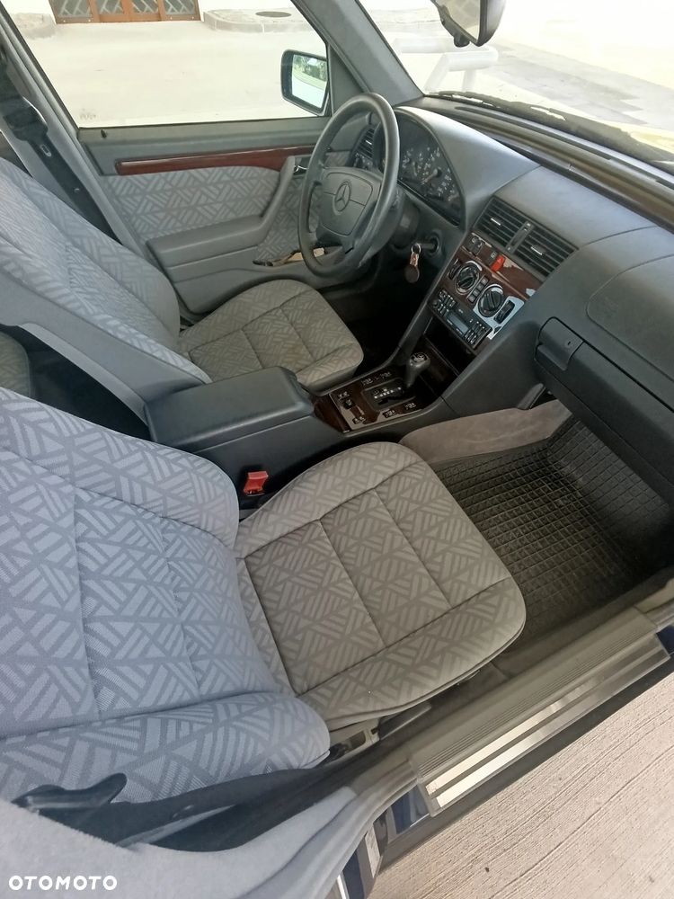 Mercedes-Benz 280 - 14