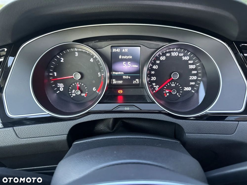 Volkswagen Passat 1.6 TDI (BlueMotion Technology) Comfortline - 31