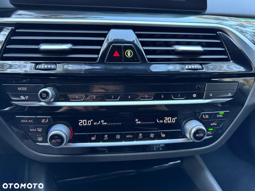 BMW Seria 5 530i xDrive Sport Line sport - 34