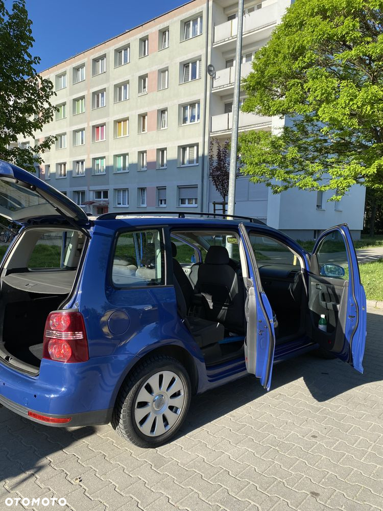 Volkswagen Touran - 10